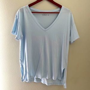NWOT Abercrombie A&F light blue boyfriend short sleeve v-neck tee - M